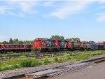 CN 4727 pulls QNSL dash 9s and a string of cars in Mont-Jolis yard